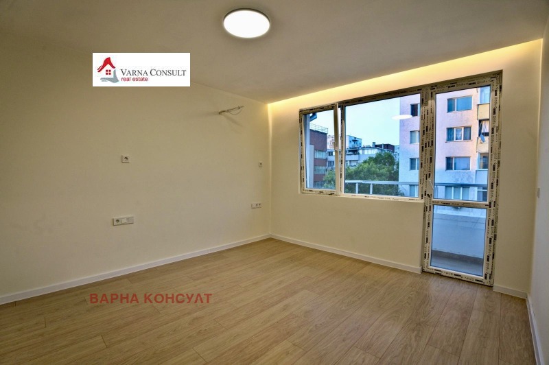 Продава  4-стаен град Варна , Лятно кино Тракия , 120 кв.м | 43723812