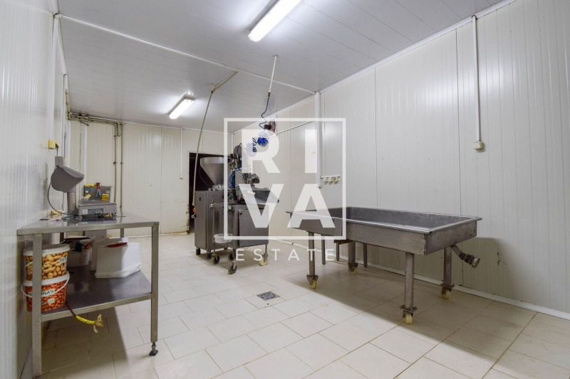Myytävänä  Teollisuusrakennus Plovdivin alue , Dolnoslav , 1181 neliömetriä | 30430346 - kuva [10]