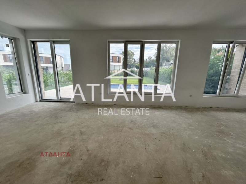 Продава КЪЩА, град Варна, к.к. Св.Св. Константин и Елена • 500000 € • 58386974 — Holmes.bg