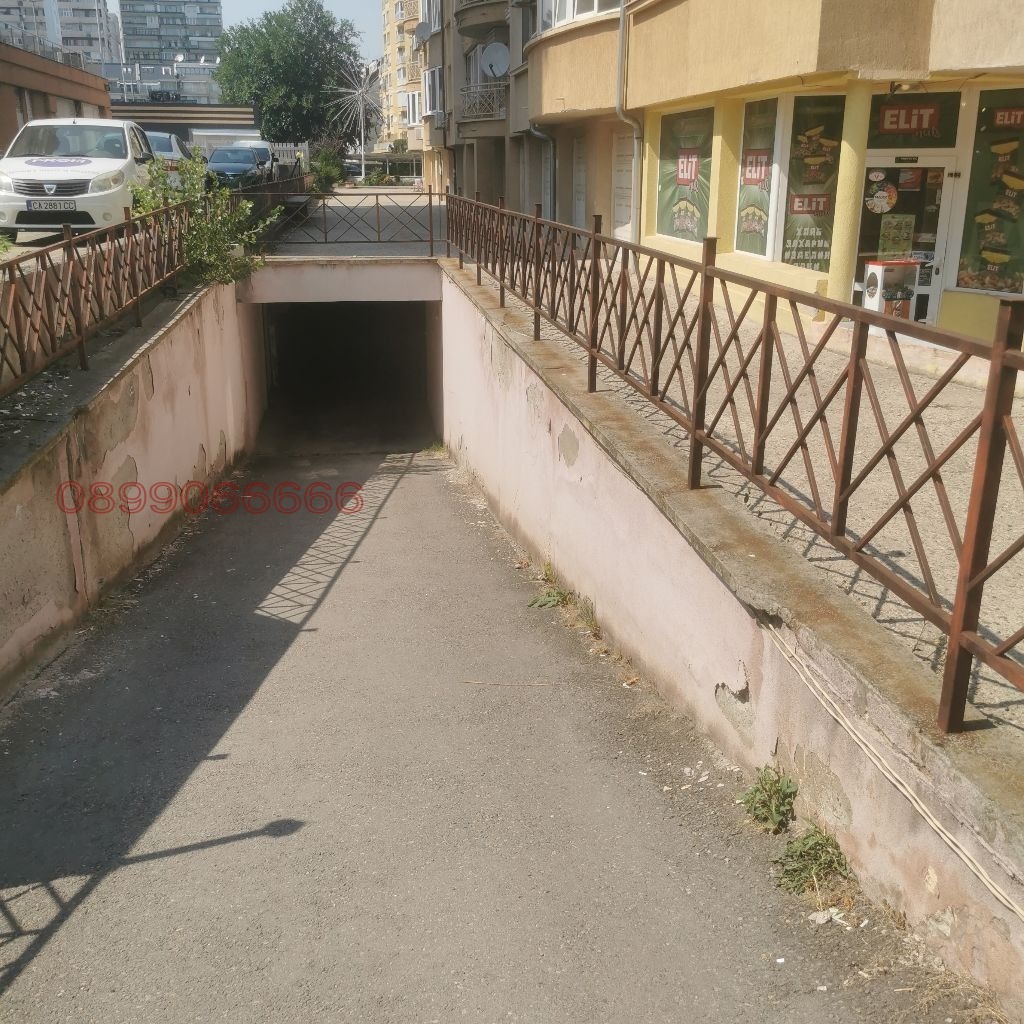 Продава ГАРАЖ, ПАРКОМЯСТО, гр. София, Гоце Делчев, снимка 2 - Гаражи и паркоместа - 55707828