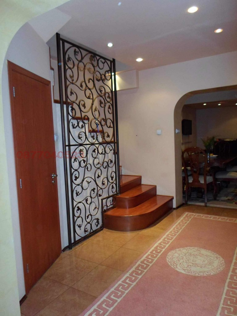 Продава КЪЩА, гр. Карлово, област Пловдив, снимка 2 - Къщи - 53048605