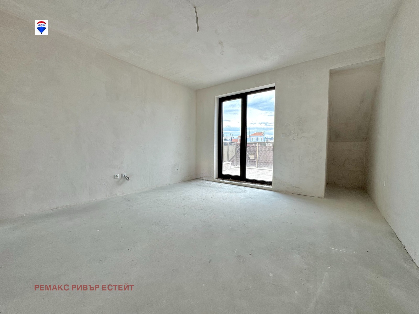 Продава АТЕЛИЕ, ТАВАН, гр. Русе, Широк център