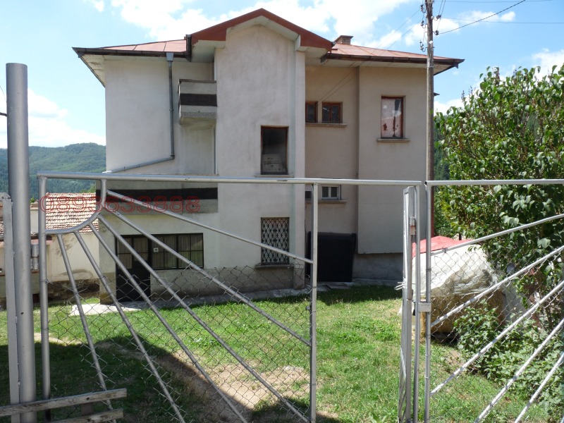 Продава КЪЩА, с. Баните, област Смолян