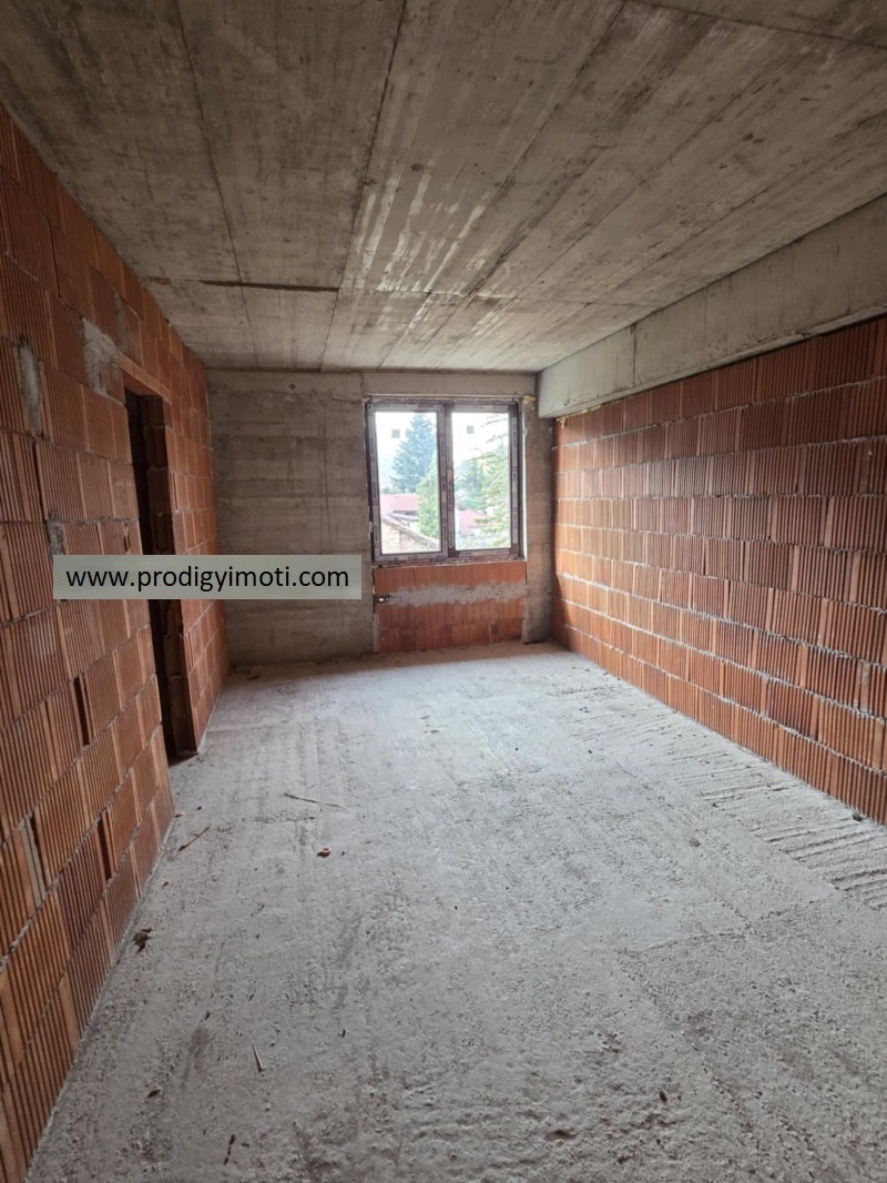 Продава МНОГОСТАЕН, гр. София, Карпузица, снимка 3 - Апартаменти - 52928083