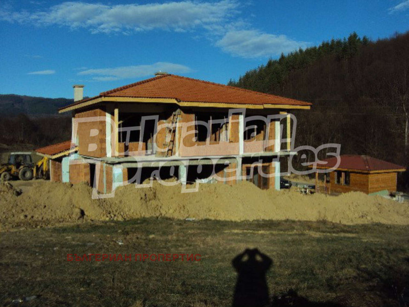 Till salu  Komplott region Lovech , Aprilci , 4761 kvm | 32990627 - bild [6]