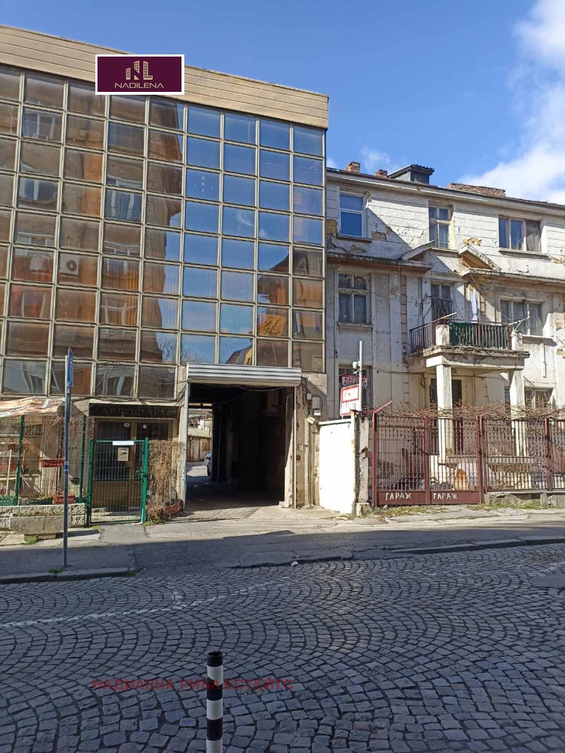 Продава ПРОМ. ПОМЕЩЕНИЕ в град София, Център - 1900 кв.м / 2 400 000 € » 4 693 992.00 лв., НАДИЛЕНА РИЪЛ ЕСТЕЙТС