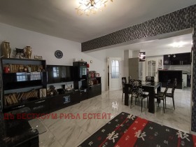 3-стаен град Варна, Лятно кино Тракия