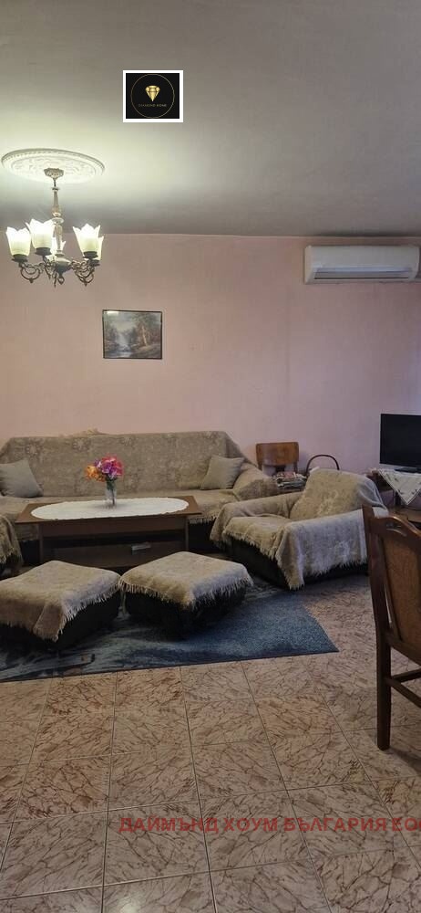 Te koop  3+ slaapkamer Plovdiv , Tsentar , 130 m² | 73788293