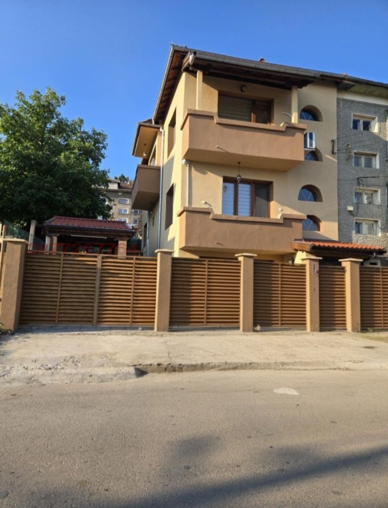 Продава КЪЩА в град Ловеч, Гозница - 200 кв.м / 420 000 € » 821 448.60 лв.