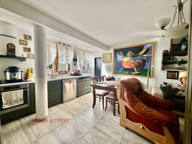 Продава КЪЩА в град Добрич, Христо Ботев - 263 кв.м / 269 000 € » 526 118.27 лв., БАЛИК ЕСТЕЙТ