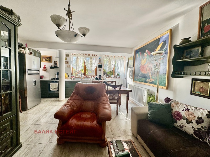 Продава КЪЩА, гр. Добрич, Христо Ботев, снимка 2 - Къщи - 52157107