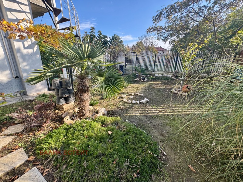 Продава КЪЩА, гр. Добрич, Христо Ботев, снимка 16 - Къщи - 52157107