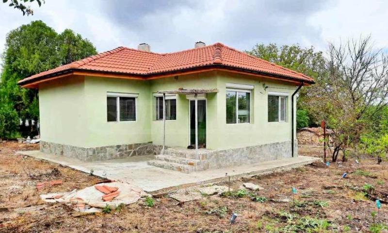 Продава КЪЩА, с. Василево, област Добрич