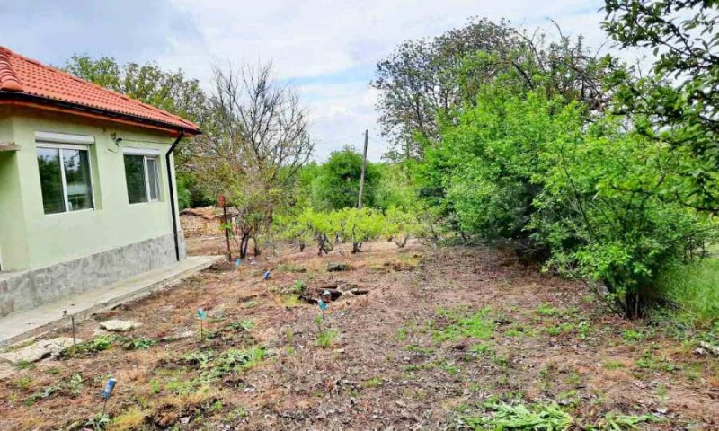 Продава КЪЩА, с. Василево, област Добрич, снимка 4 - Къщи - 53356592