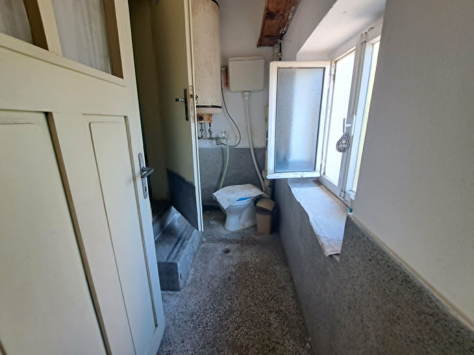 Продава ЕТАЖ ОТ КЪЩА, гр. Ямбол, Генерал Заимов, снимка 12 - Етаж от къща - 55144953