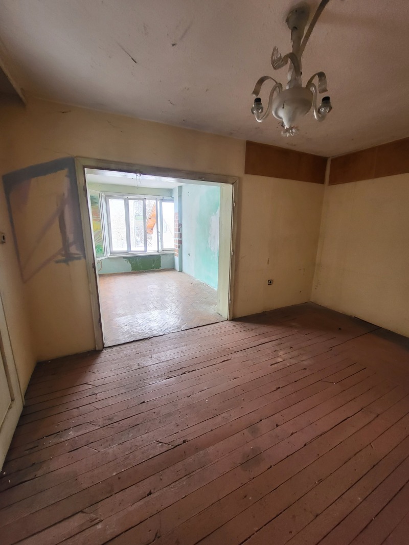 Продава 3-СТАЕН в град Плевен, Идеален център - 95 кв.м / При запитване, ФОР СЕЛ РЕАЛ ЕСТЕЙТ