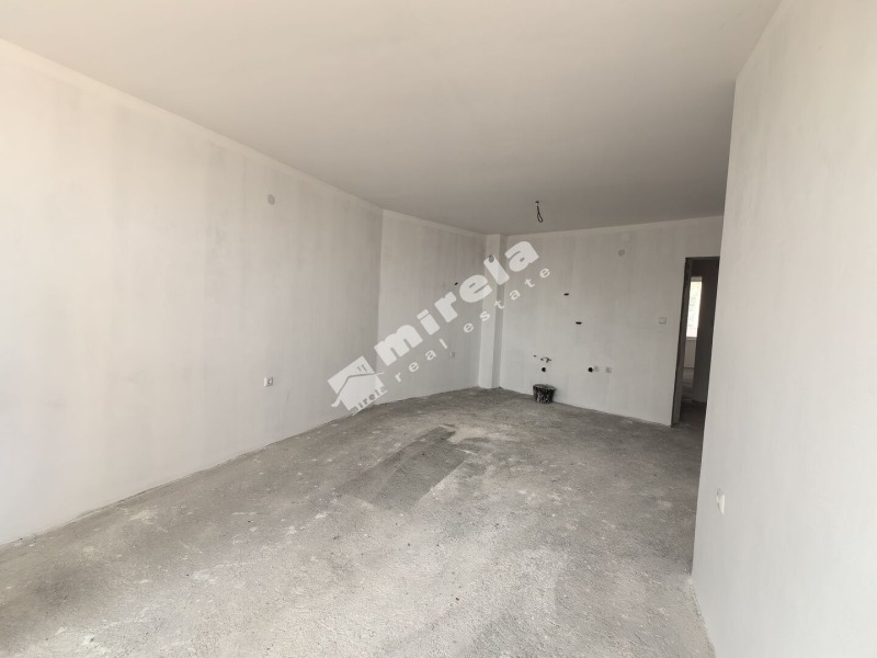 Продается  1 спальня Ямбол , Център , 70 кв.м | 88527354