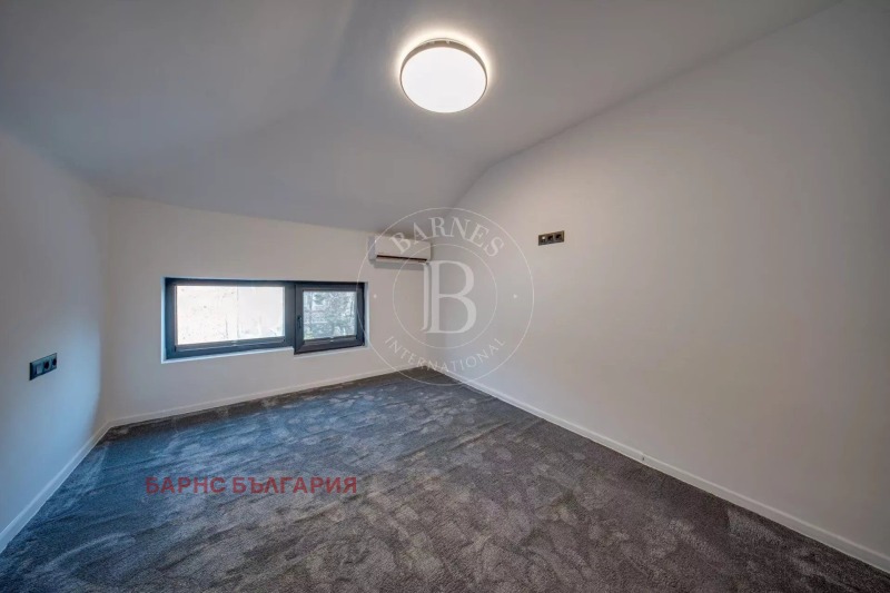 Продава ЕТАЖ ОТ КЪЩА, гр. София, Център, снимка 10 - Етаж от къща - 53028185