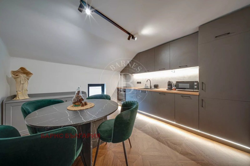 Продава ЕТАЖ ОТ КЪЩА, гр. София, Център