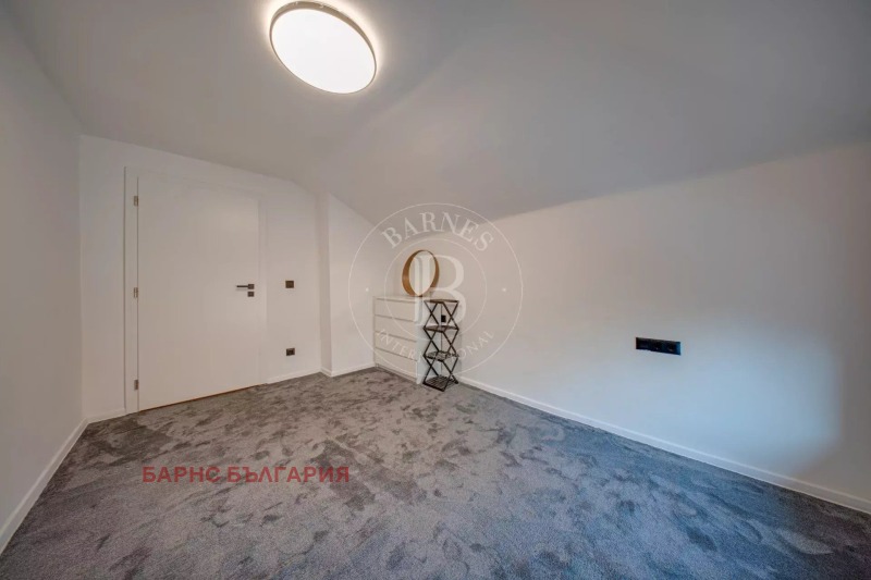 Продава ЕТАЖ ОТ КЪЩА, гр. София, Център, снимка 9 - Етаж от къща - 53028185