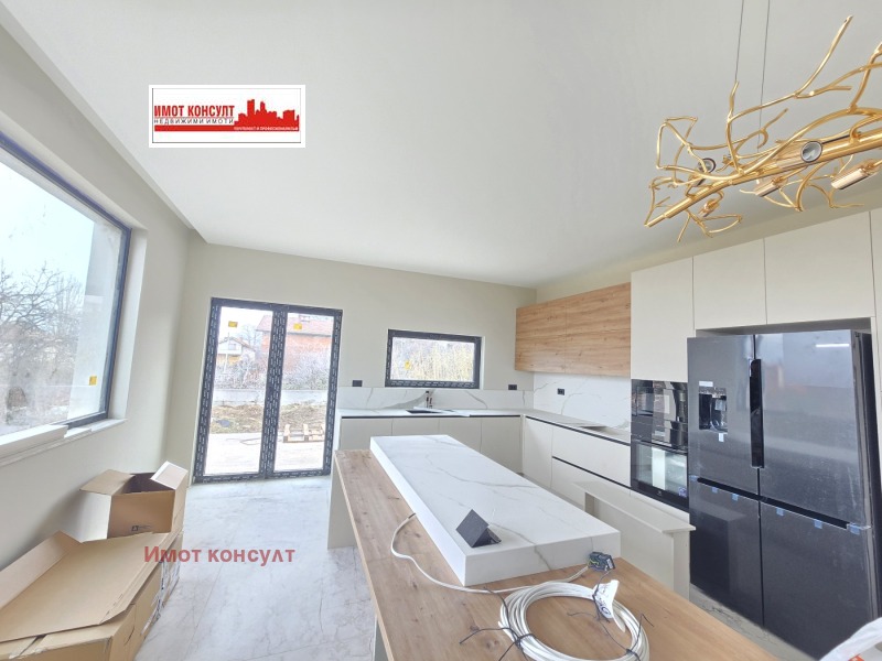 Продава КЪЩА в област Пловдив, с. Брестник - 250 кв.м / При запитване, Имот консулт