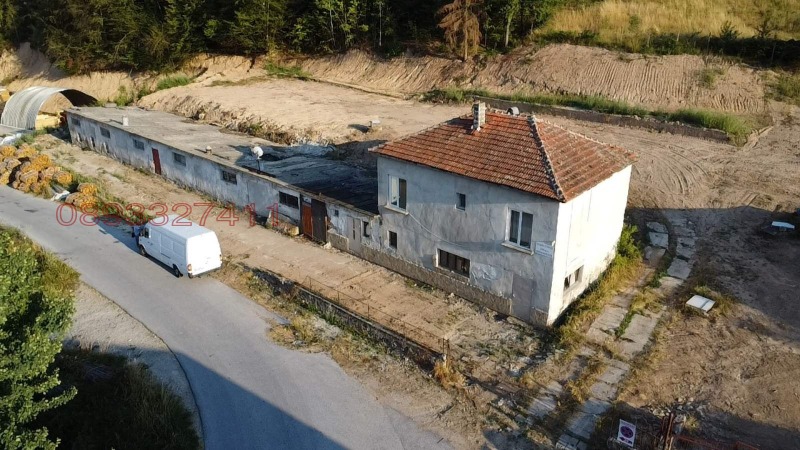 Продава ПРОМ. ПОМЕЩЕНИЕ в област Смолян, с. Средногорци - 2769 кв.м / 65 000 € » 127 128.95 лв.