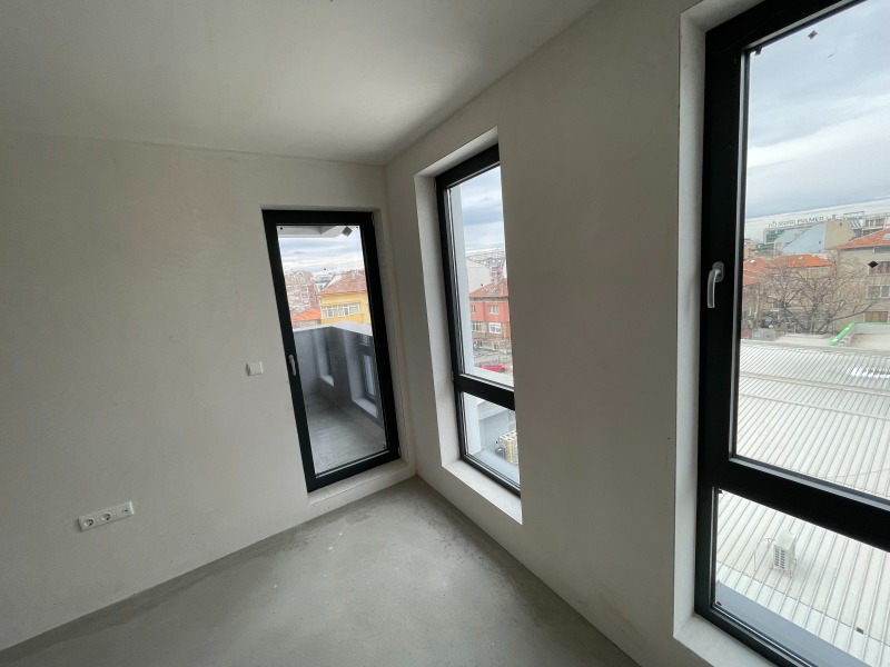 En venta  2 dormitorios Plovdiv , Mladezhki Jalm , 155 metros cuadrados | 78467317 - imagen [17]