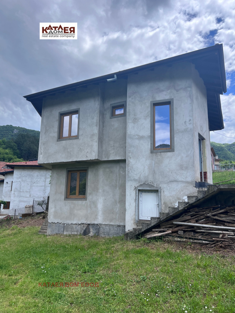 Eladó  Ház régió Vratsa , Zgorigrad , 130 négyzetméter | 94767031