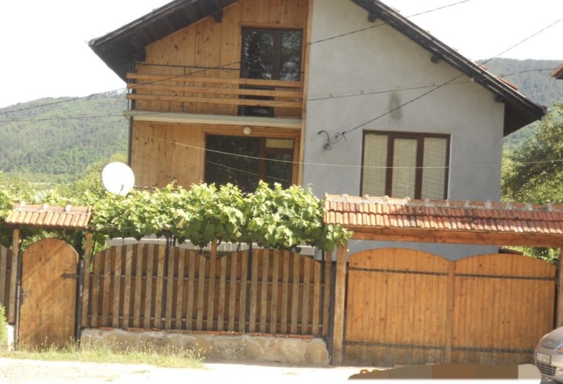 Продава  Къща, област София, с. Разлив •  157 000 EUR • ID 71836497 — holmes.bg - [1] 