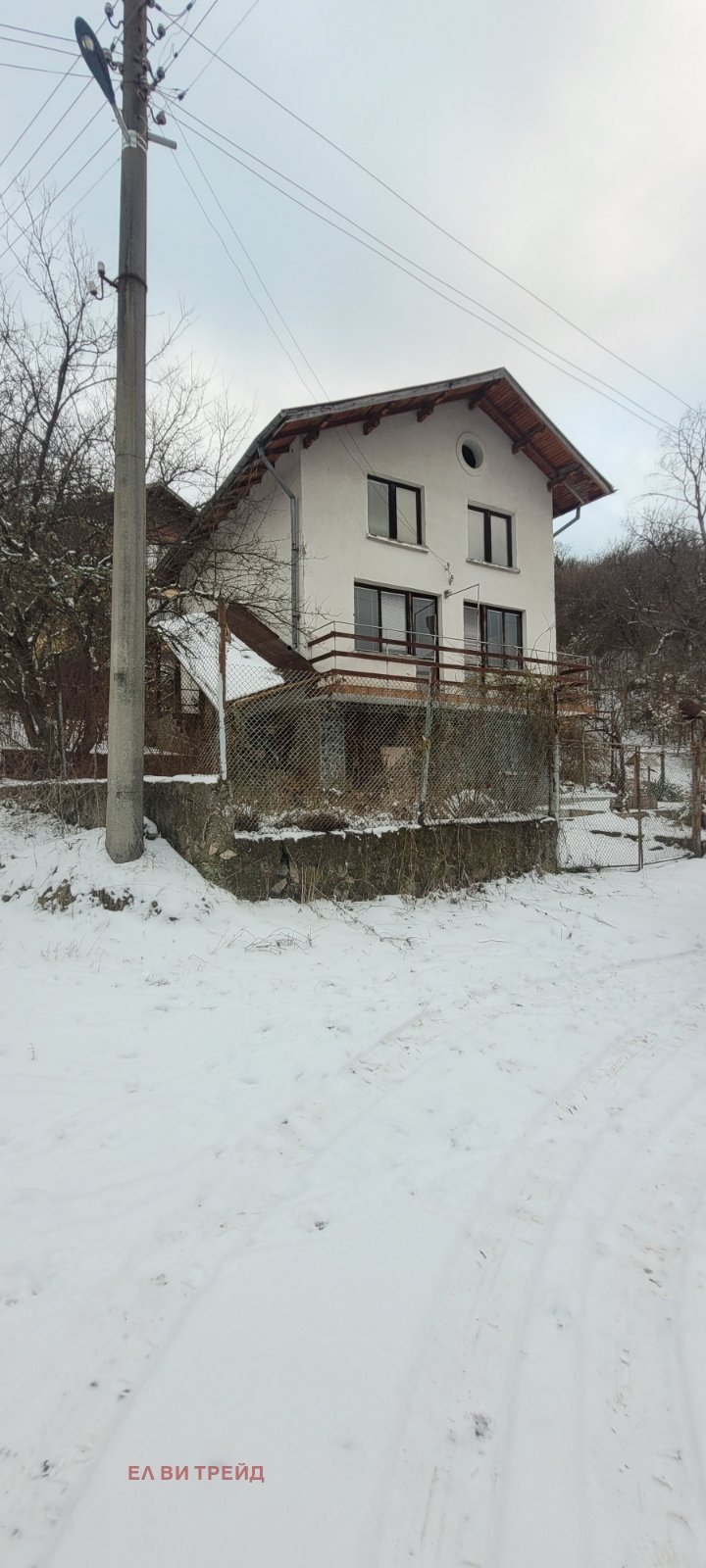 Продава КЪЩА, с. Сирищник, област Перник