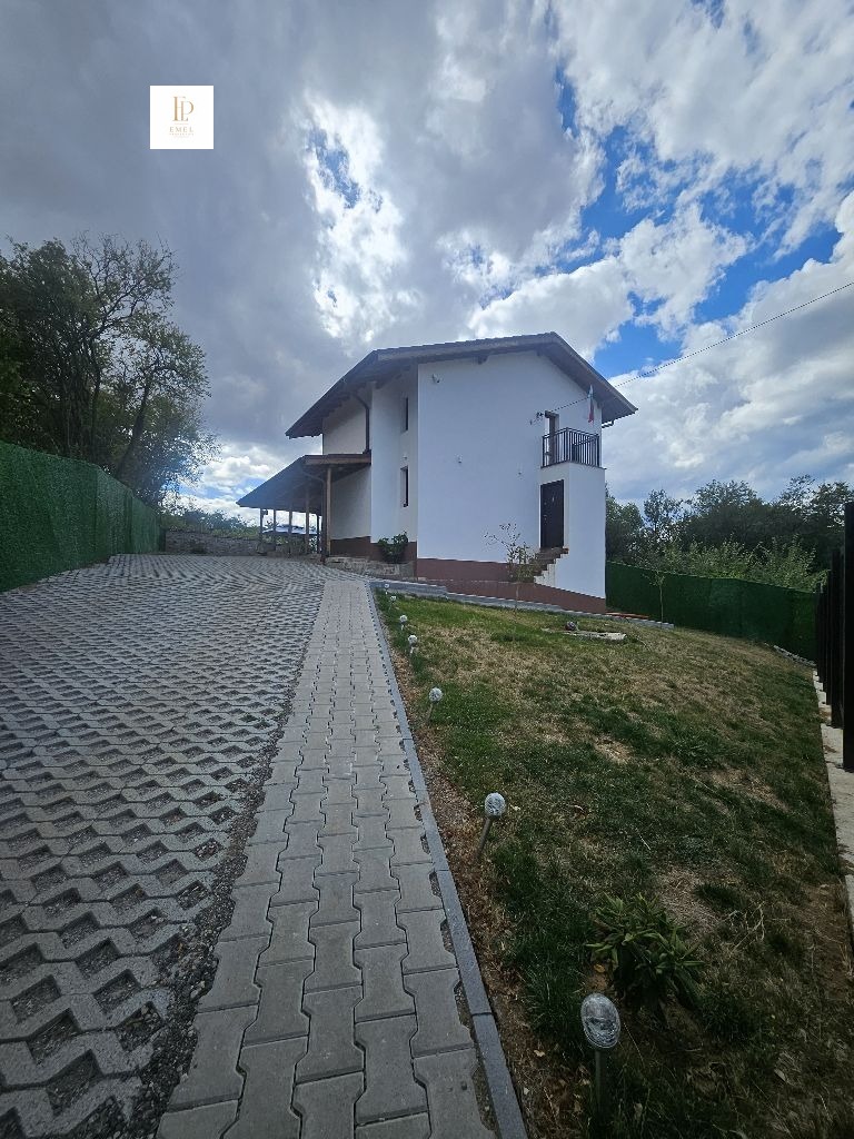 Продава КЪЩА, с. Студена, област Перник