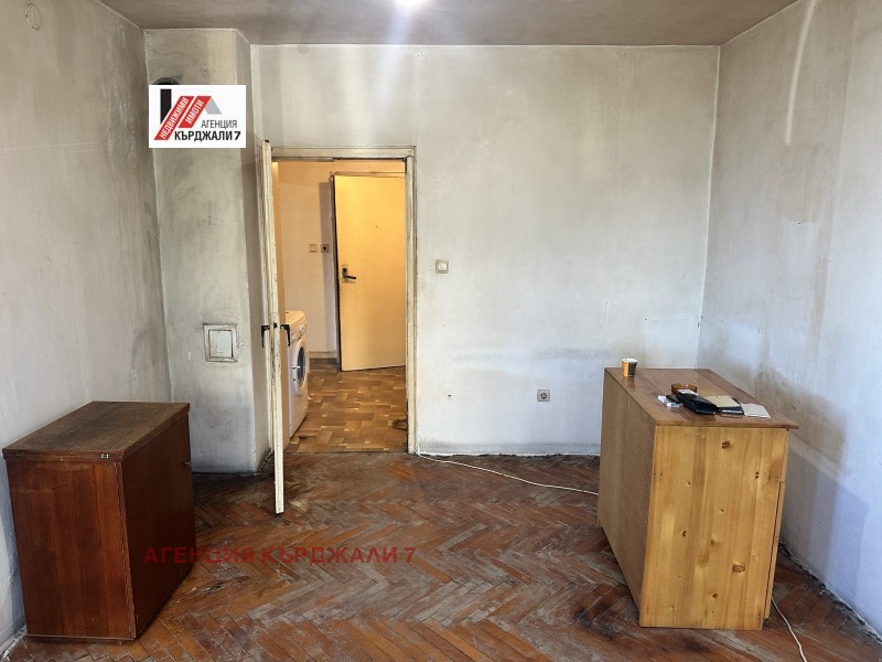 Продава 3-СТАЕН, гр. Кърджали, Веселчане, снимка 2 - Aпартаменти - 49460045