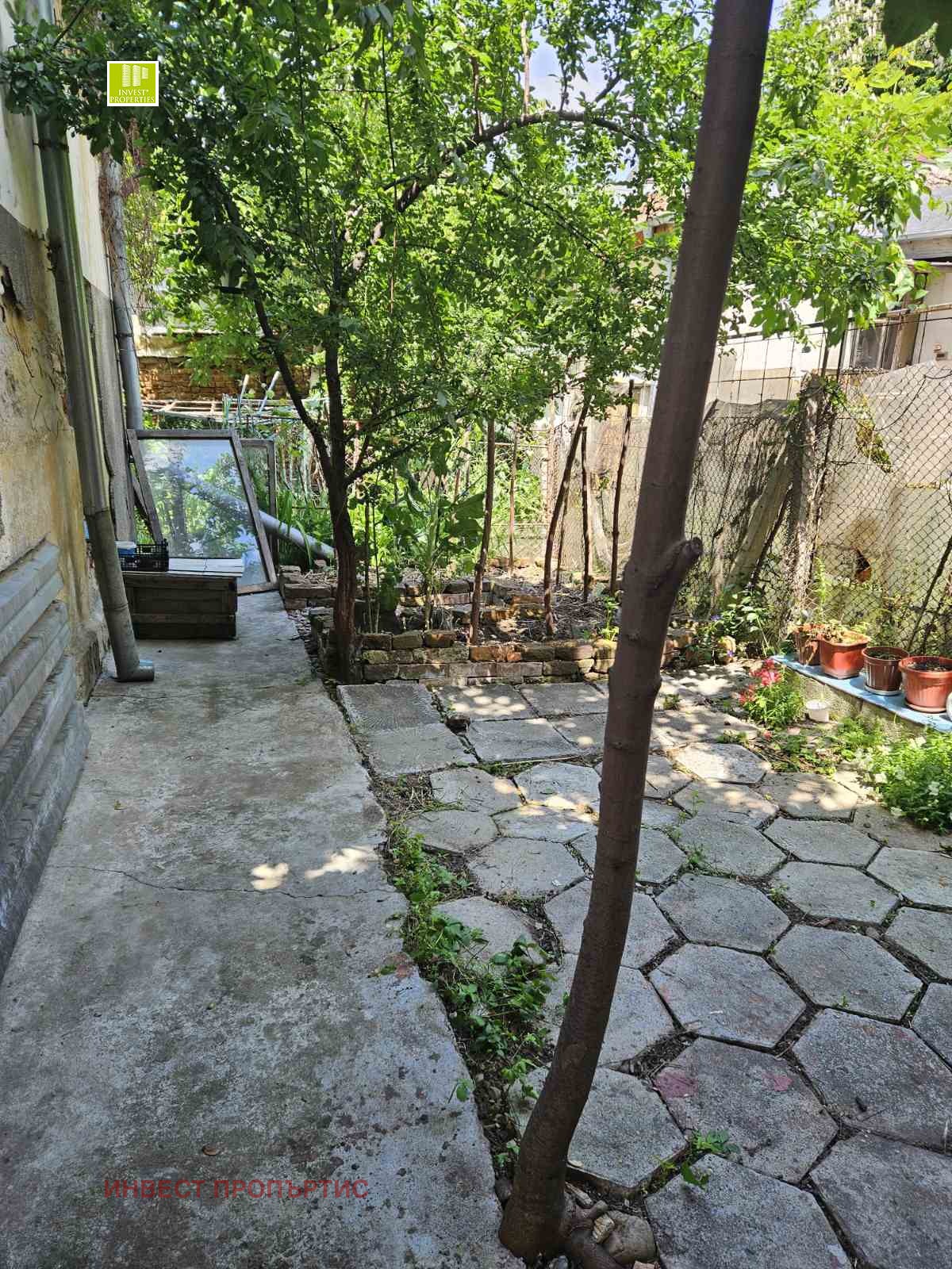 Продава ЕТАЖ ОТ КЪЩА, гр. София, Център, снимка 2 - Етаж от къща - 54763291