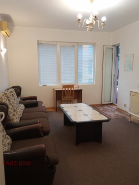 1 Schlafzimmer Zentar, Warna