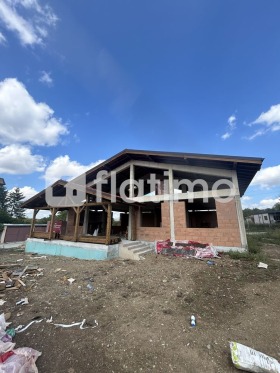 КЪЩА, 230 m2