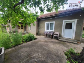Haus Rawnez, region Dobritsch