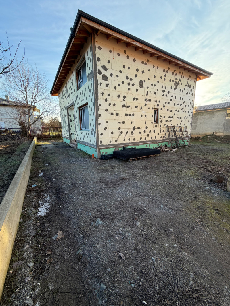 Продава КЪЩА в област София, гр. Елин Пелин - 298 кв.м / 350 000 € » 684 540.50 лв., РОЯЛ ИМОТИ