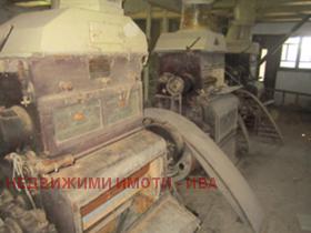 Industrie gebouw Dragizjevo, regio Veliko Tarnovo 4