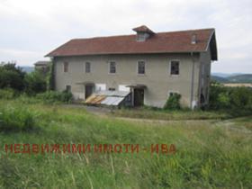 Industrie gebouw Dragizjevo, regio Veliko Tarnovo 2