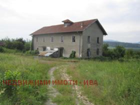 Industrie gebouw Dragizjevo, regio Veliko Tarnovo 1