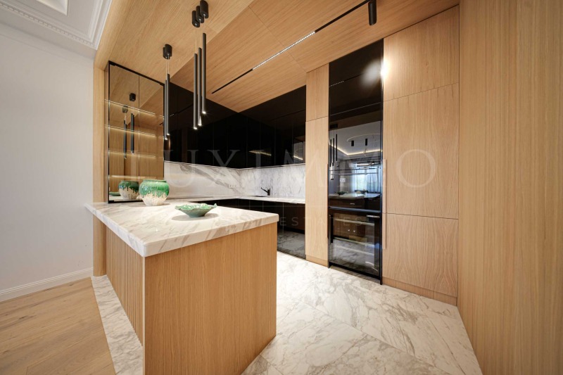 Продава МНОГОСТАЕН, гр. София, Център, снимка 8 - Апартаменти - 52576806