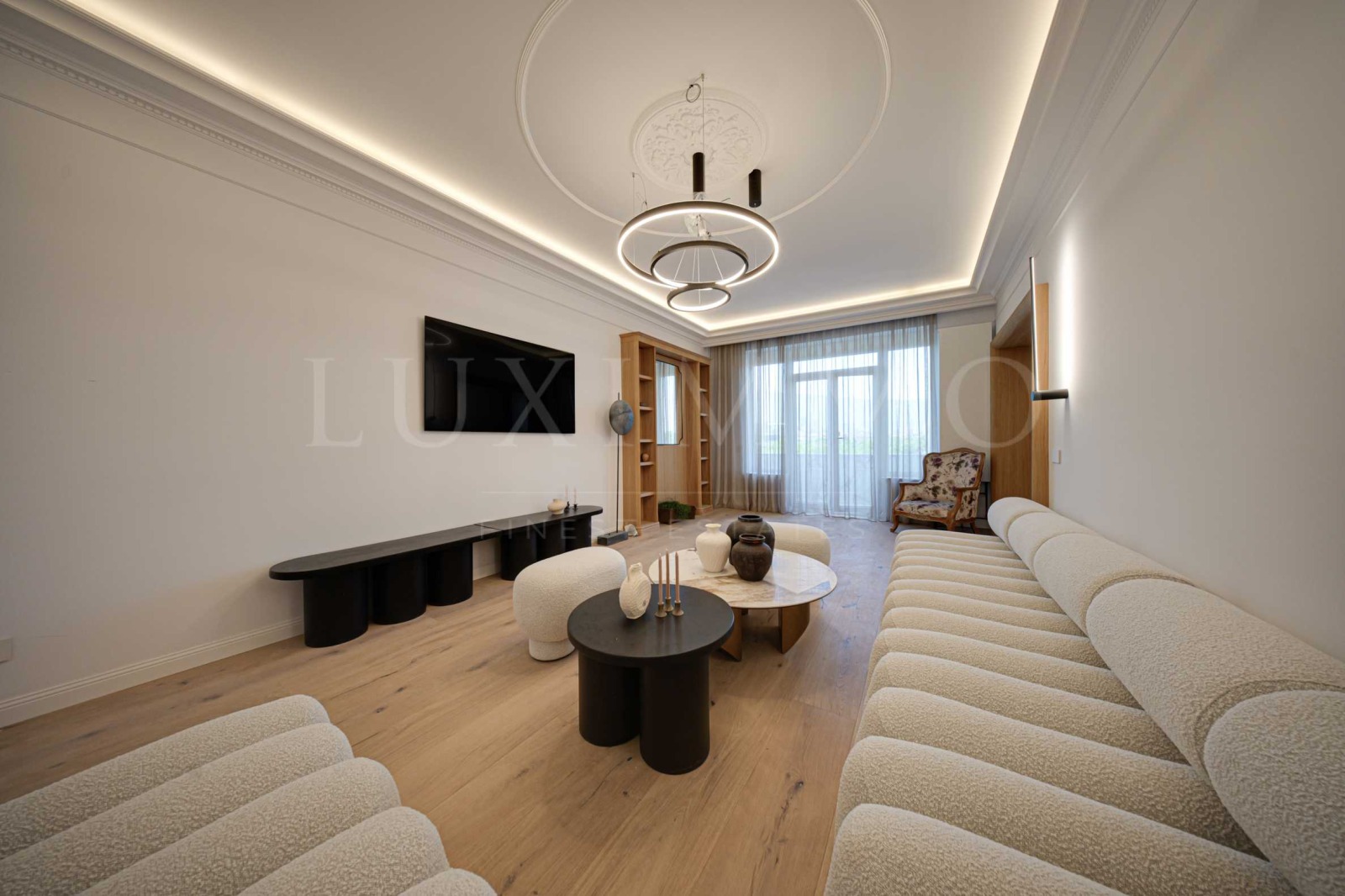 Продава МНОГОСТАЕН, гр. София, Център, снимка 2 - Апартаменти - 52576806