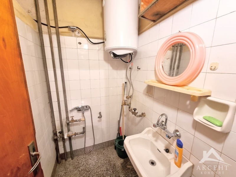 Myytävänä  2 makuuhuonetta Pernik , Tsentar , 98 neliömetriä | 49071313 - kuva [14]