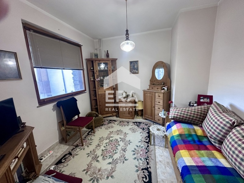 Продава ЕТАЖ ОТ КЪЩА, гр. Велико Търново, Варуша, снимка 6 - Етаж от къща - 56022652
