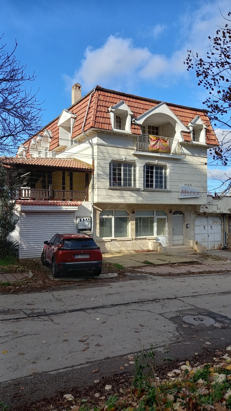 Продава КЪЩА в град Разград, Орел - 684 кв.м / 405 000 € » 792 111.15 лв.