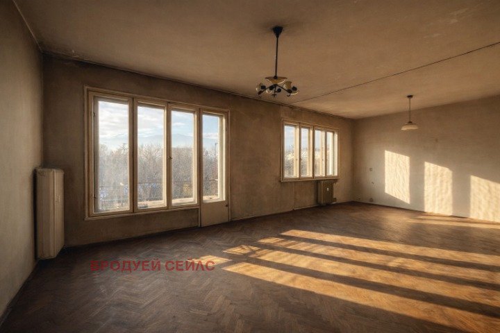 Продава МНОГОСТАЕН, гр. София, Център