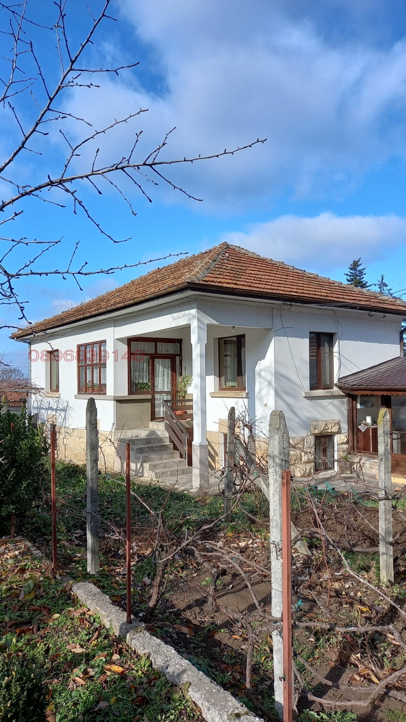 Продава КЪЩА, гр. Разград, Орел, снимка 2 - Къщи - 52780307