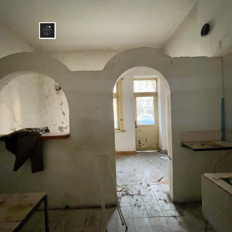 Продава ЕТАЖ ОТ КЪЩА в град Пазарджик, Идеален център - 80 кв.м / 65 000 € » 127 128.95 лв., ЛОРДЕН