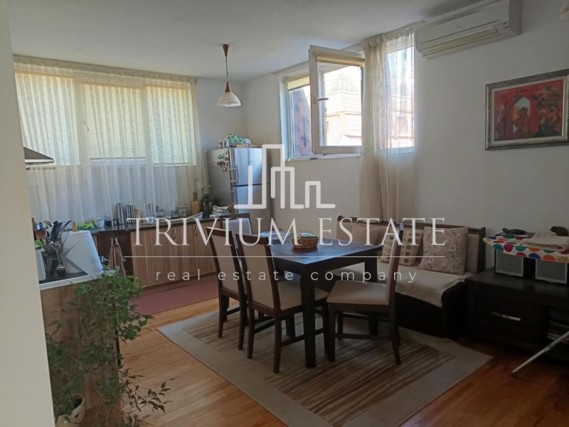 Продава ЕТАЖ ОТ КЪЩА, гр. Пловдив, Център, снимка 9 - Етаж от къща - 53093102