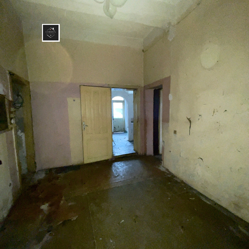 Продава ЕТАЖ ОТ КЪЩА, гр. Пазарджик, Идеален център, снимка 3 - Етаж от къща - 53108094